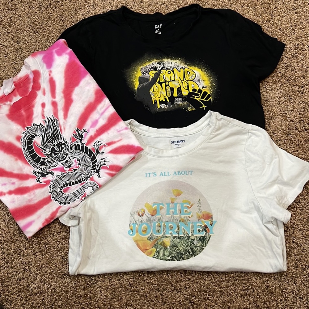 3 short sleeve tees size small